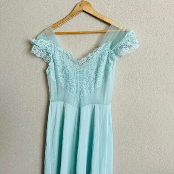 Vintage 1970’s Vanity Fair teal pale Blue Slip Dress Size 36 Small With Lace - Picture 5 of 10